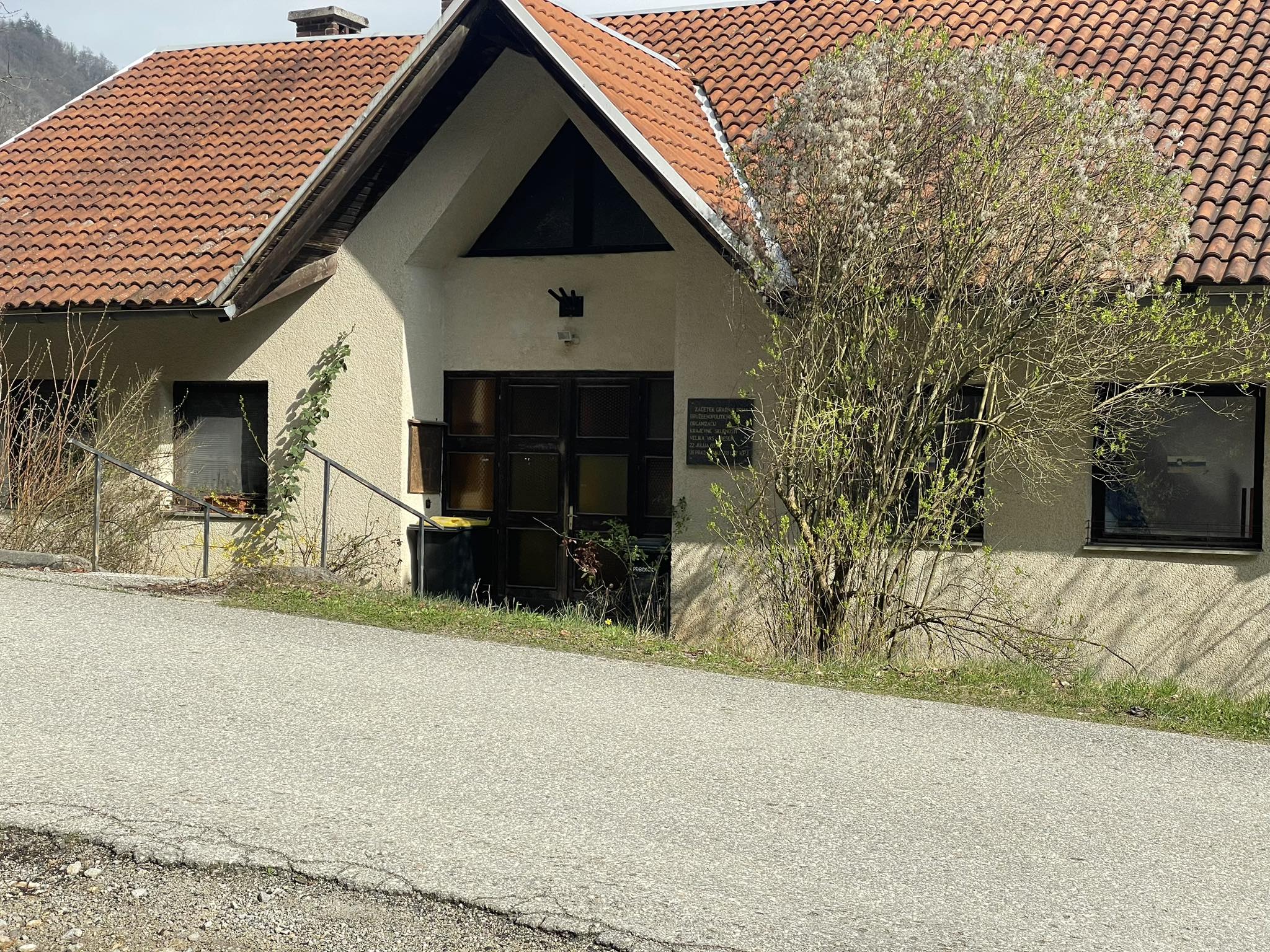 POLICIJSKA POSTAJA MEDVODE ŽE PREISKUJE